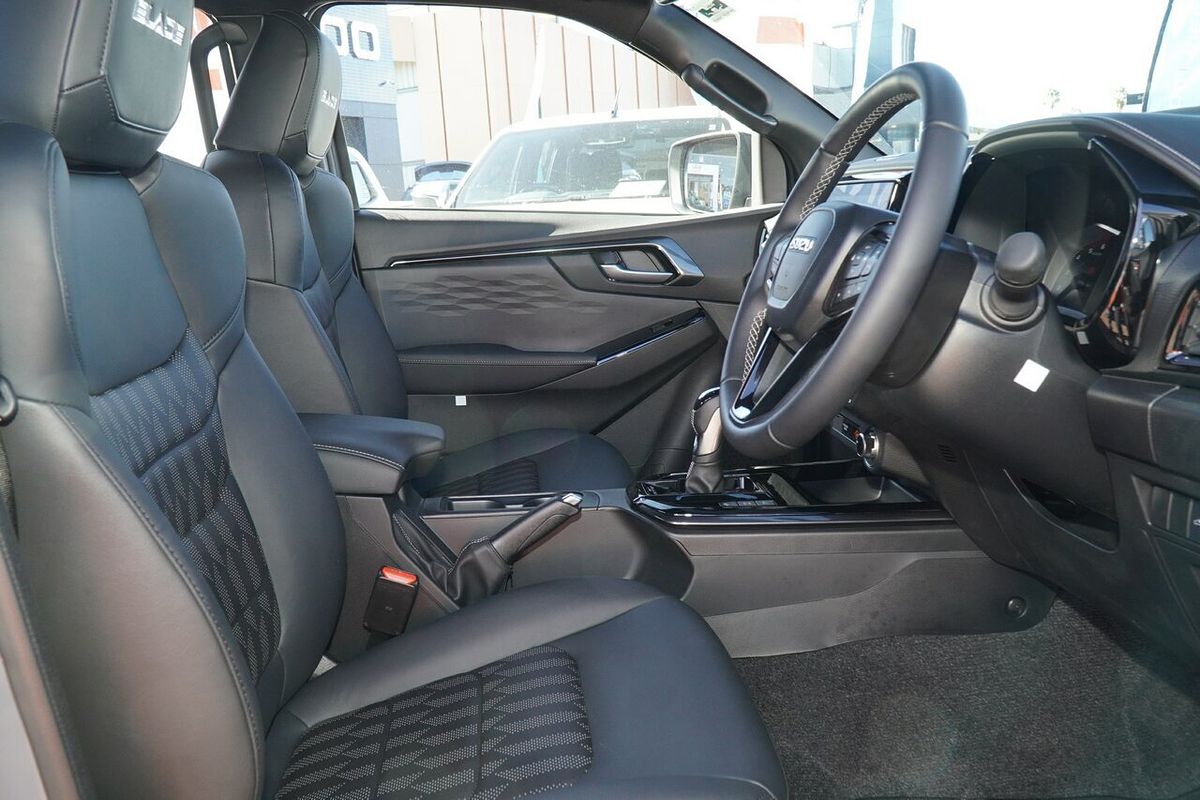 2025 Isuzu D-MAX BLADE 4X4