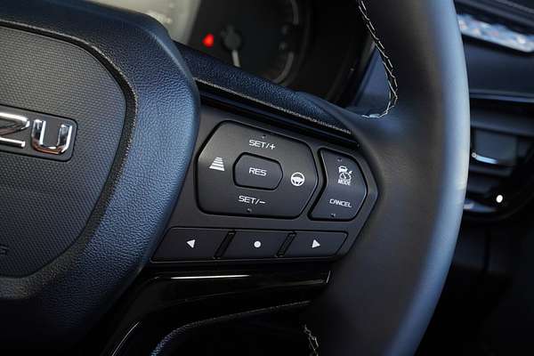 2025 Isuzu D-MAX BLADE 4X4