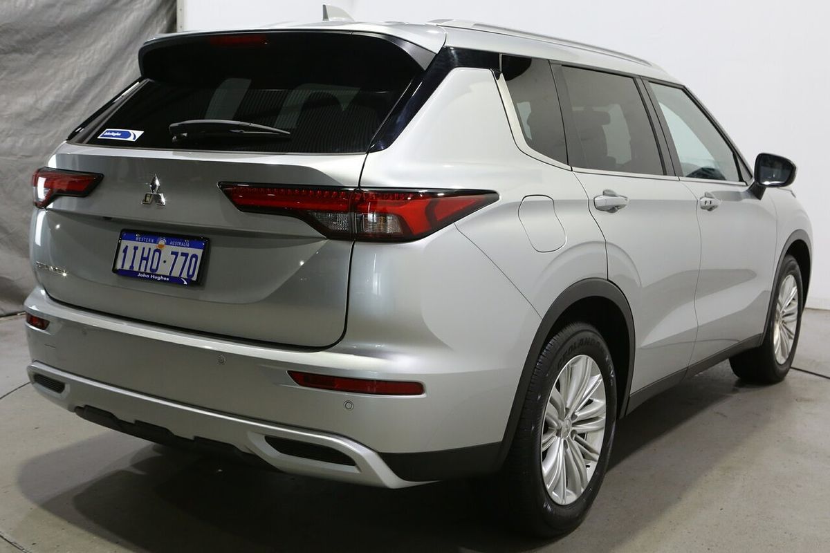2024 Mitsubishi Outlander LS ZM