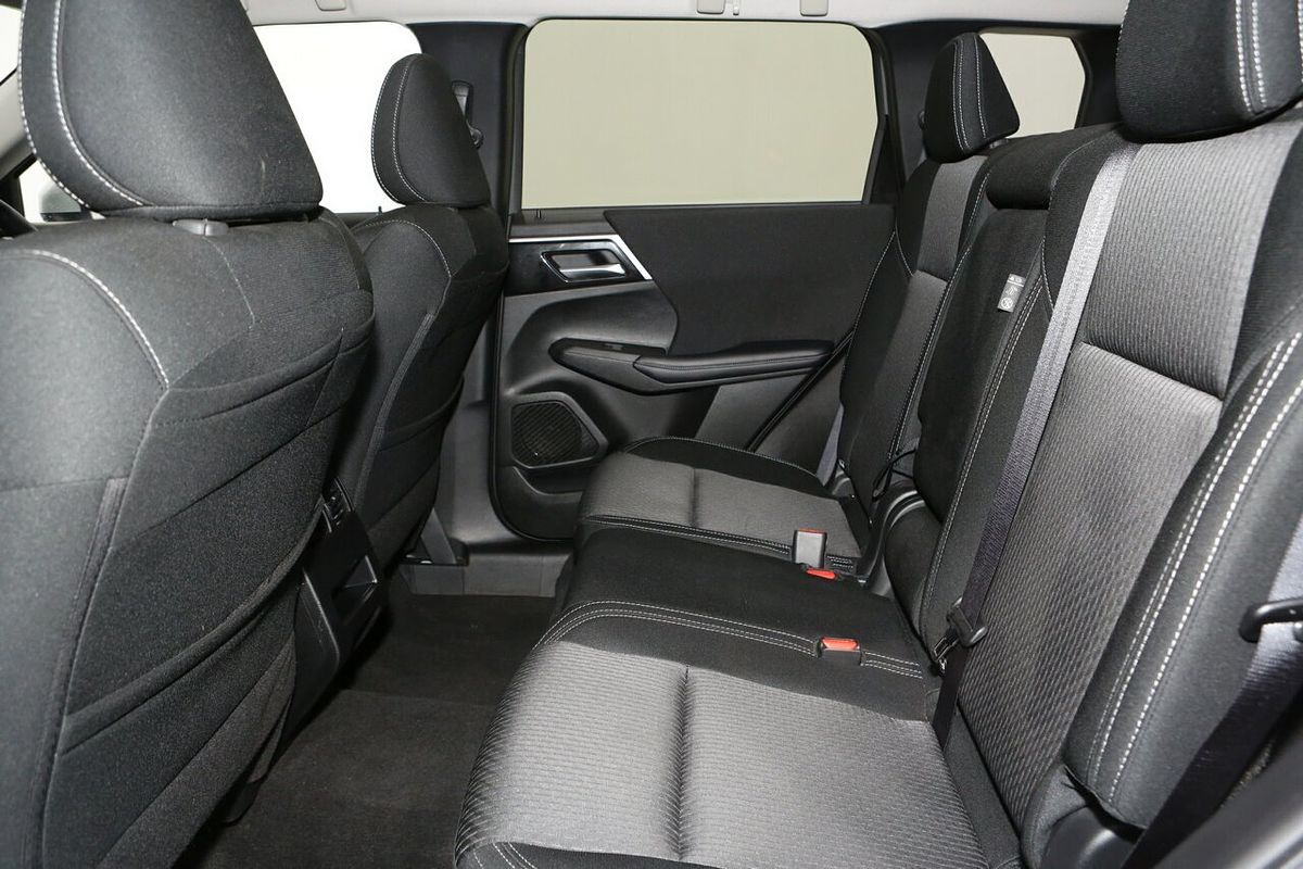 2024 Mitsubishi Outlander LS ZM