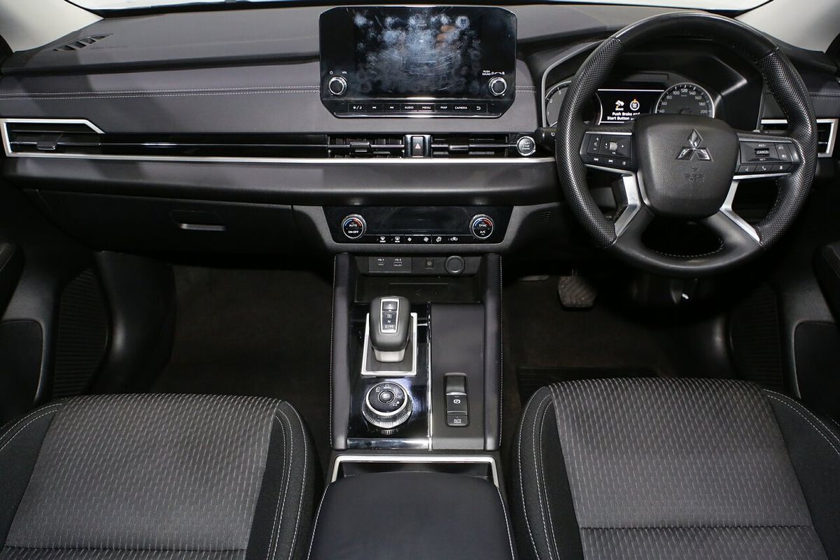 2024 Mitsubishi Outlander LS ZM
