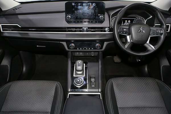 2024 Mitsubishi Outlander LS ZM