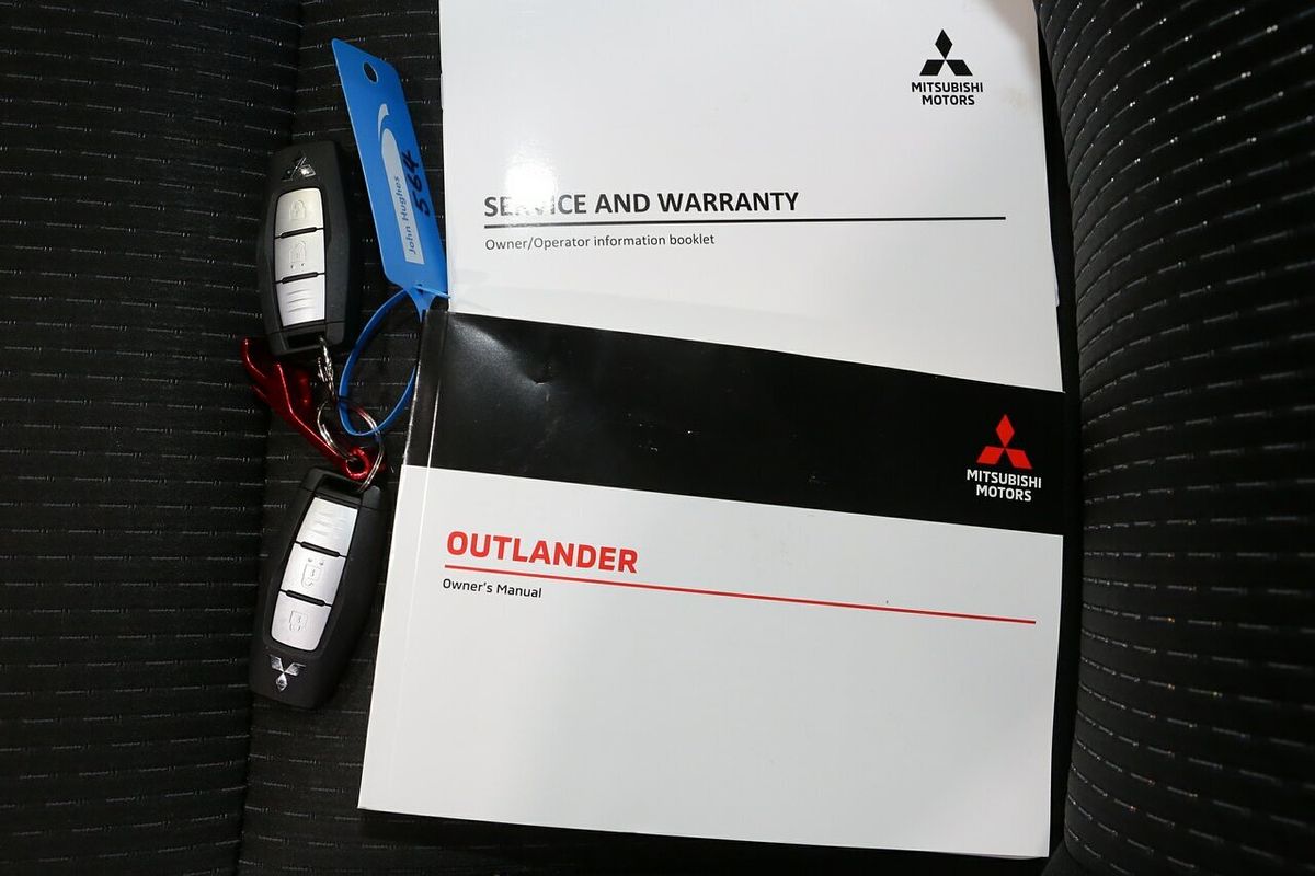 2024 Mitsubishi Outlander LS ZM