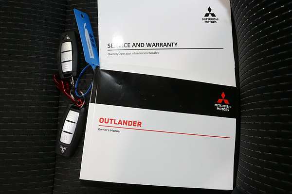 2024 Mitsubishi Outlander LS ZM