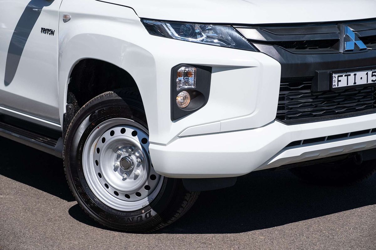 2025 Mitsubishi Triton GLX MV 4X4