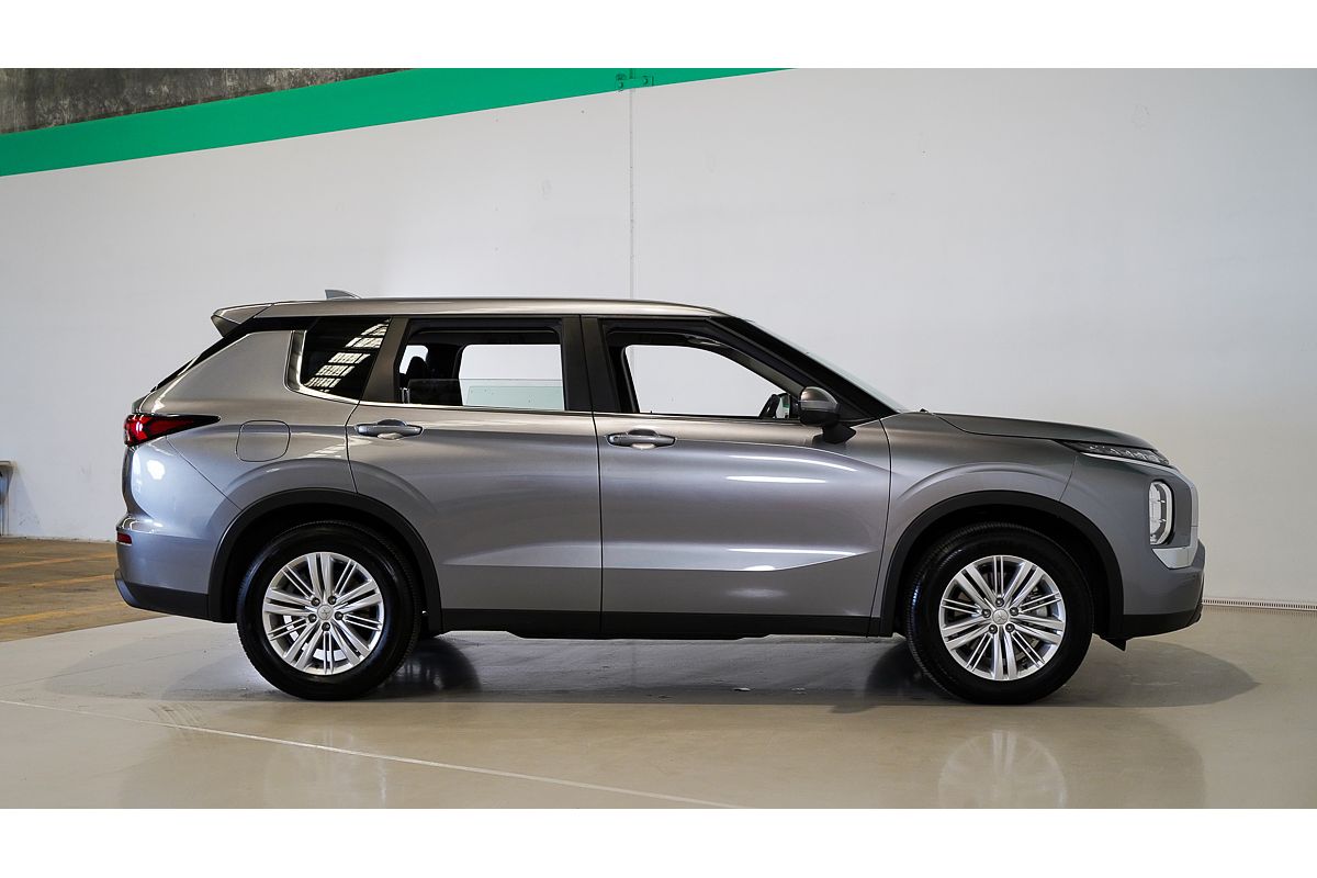 2023 Mitsubishi Outlander ES ZM