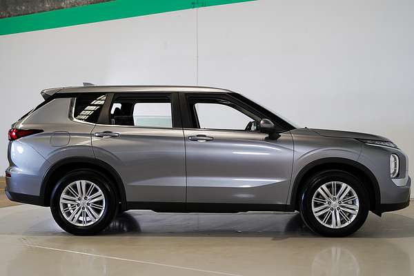 2023 Mitsubishi Outlander ES ZM