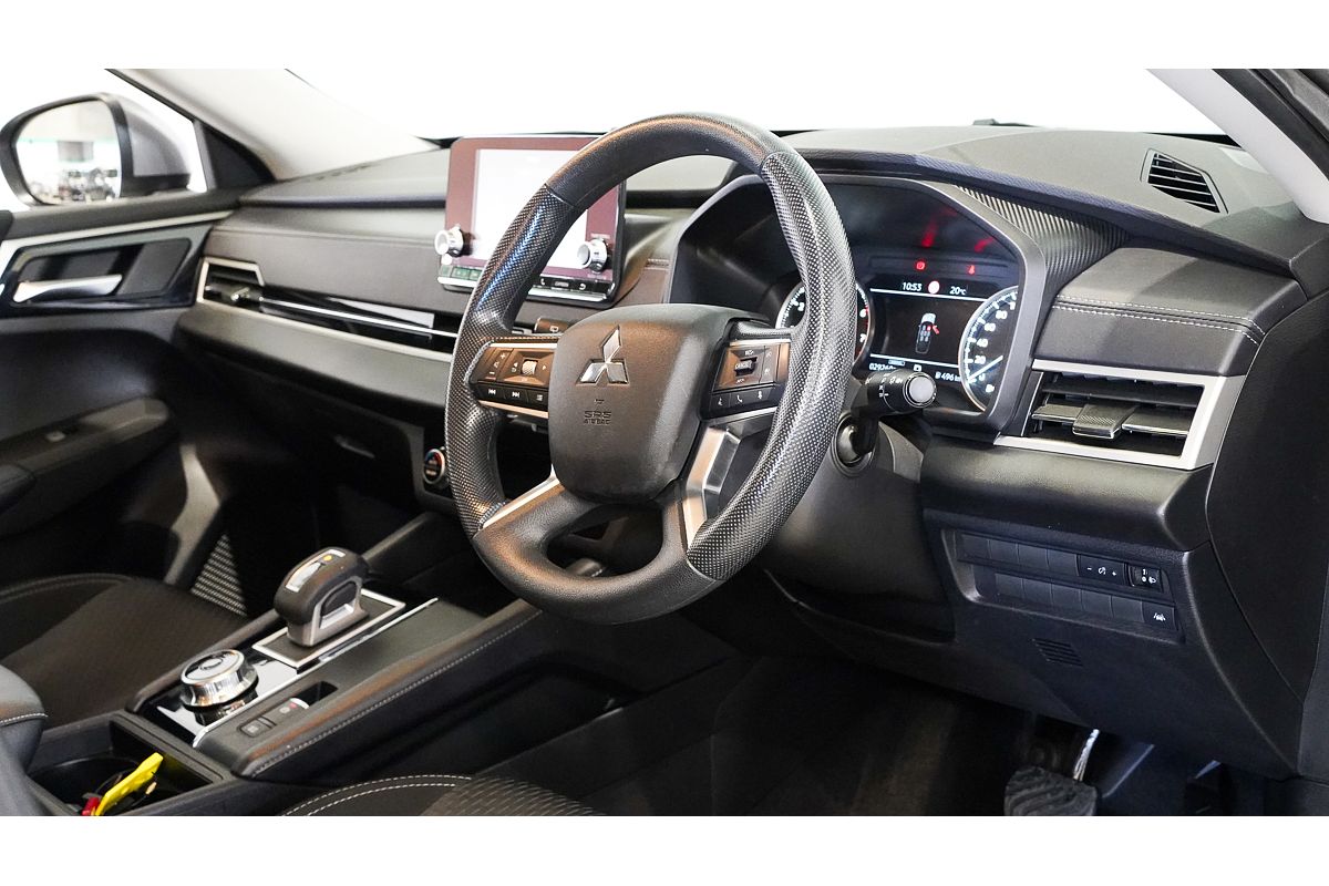2023 Mitsubishi Outlander ES ZM