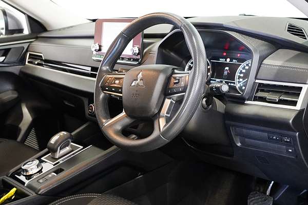 2023 Mitsubishi Outlander ES ZM