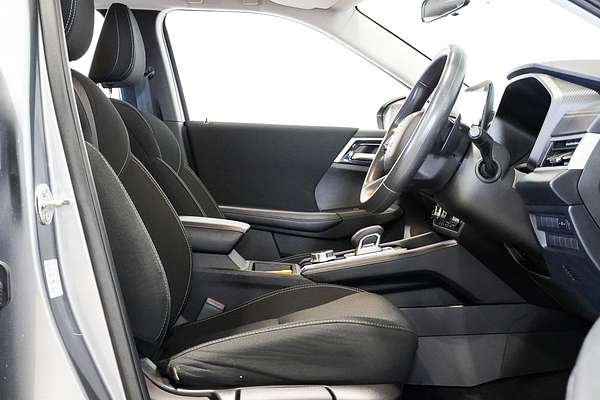 2023 Mitsubishi Outlander ES ZM