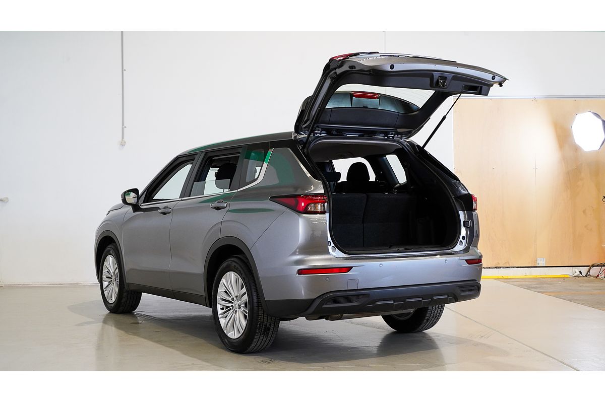 2023 Mitsubishi Outlander ES ZM