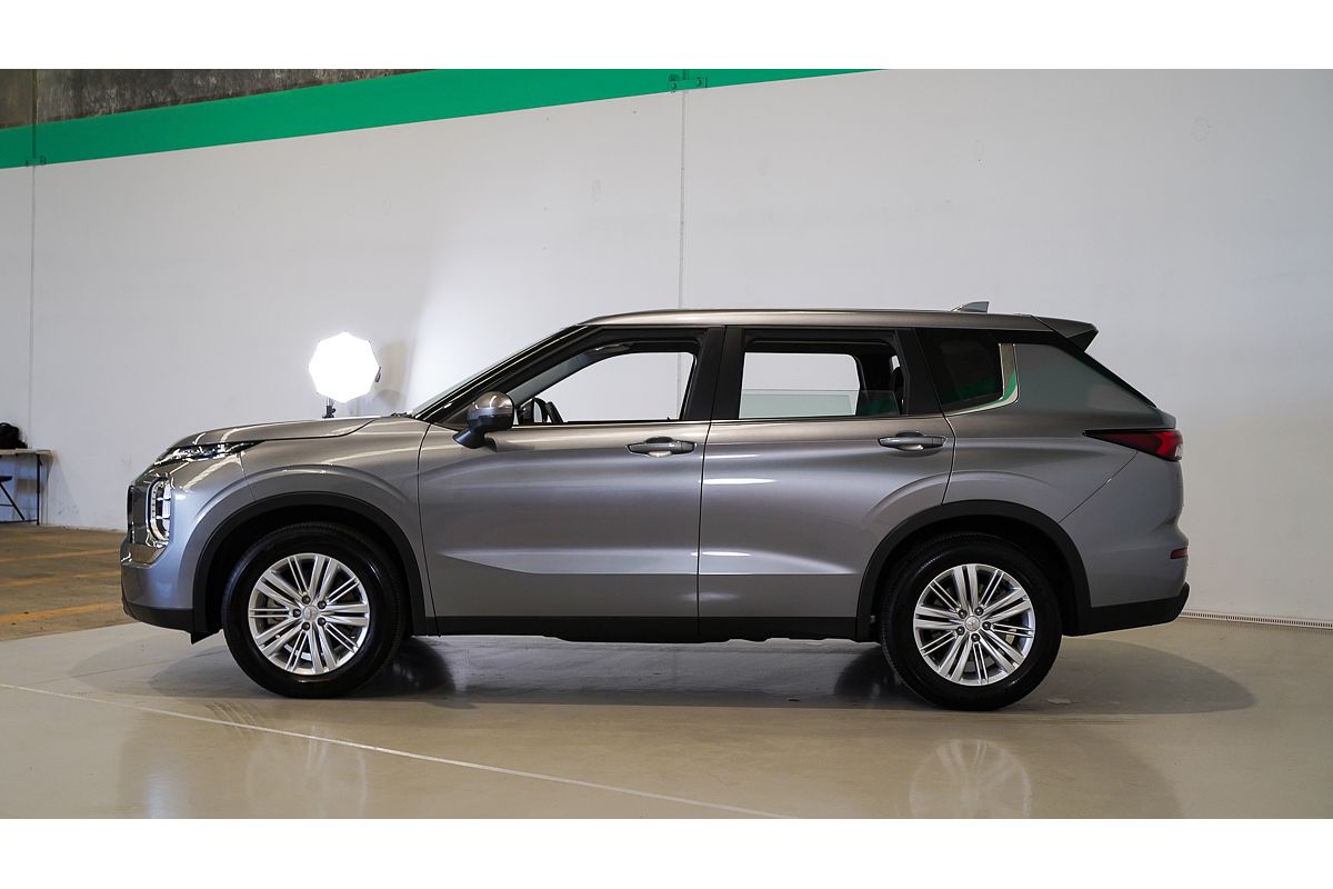 2023 Mitsubishi Outlander ES ZM