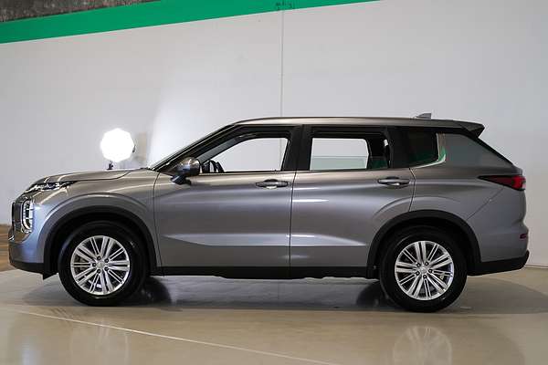 2023 Mitsubishi Outlander ES ZM