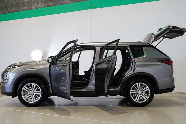 2023 Mitsubishi Outlander ES ZM