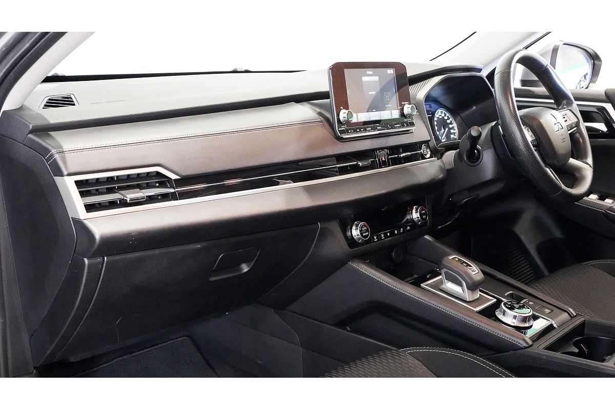 2023 Mitsubishi Outlander ES ZM
