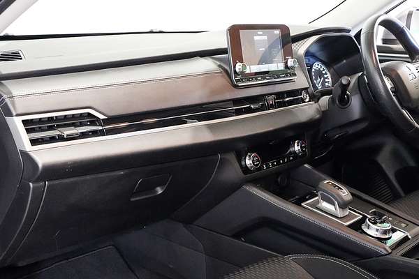2023 Mitsubishi Outlander ES ZM