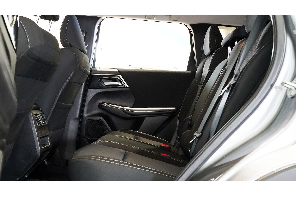 2023 Mitsubishi Outlander ES ZM