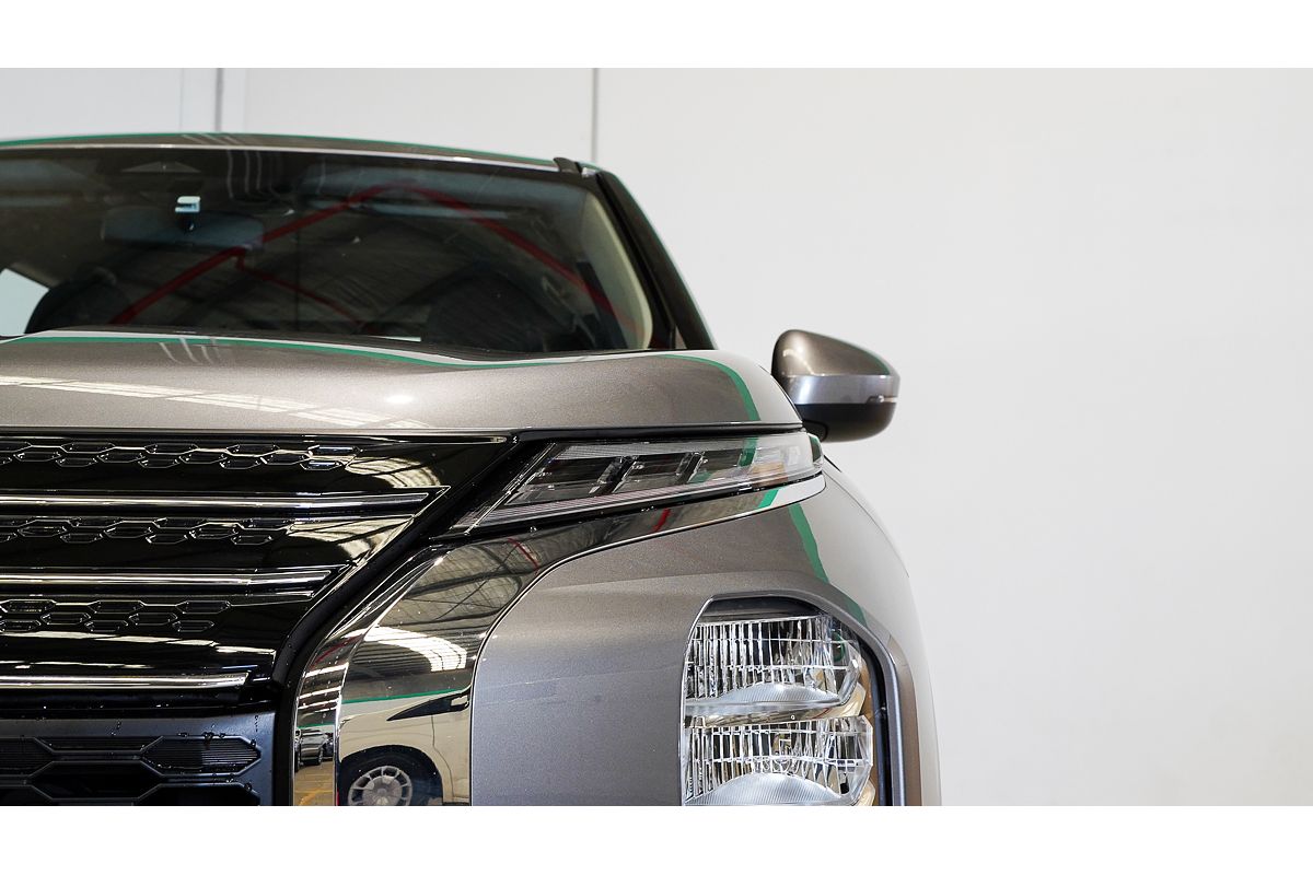 2023 Mitsubishi Outlander ES ZM
