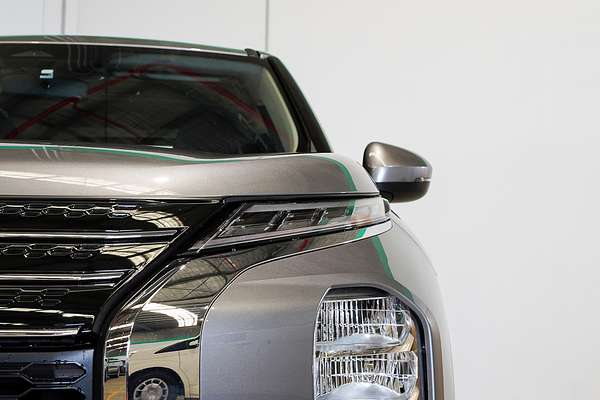 2023 Mitsubishi Outlander ES ZM