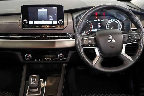 2023 Mitsubishi Outlander ES ZM