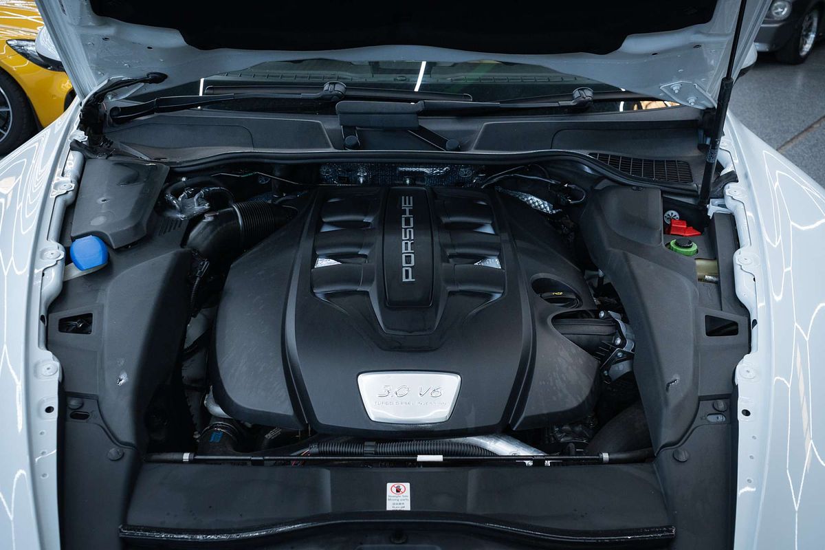 2014 Porsche Cayenne Diesel Platinum Edition 92A