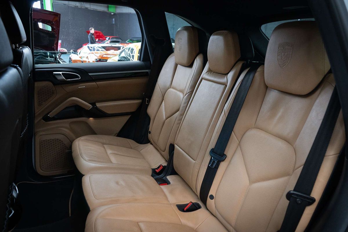 2014 Porsche Cayenne Diesel Platinum Edition 92A