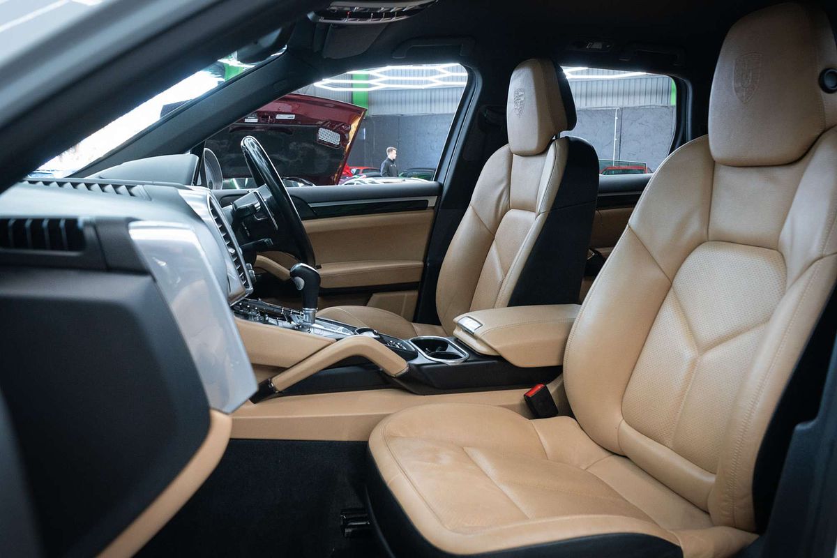 2014 Porsche Cayenne Diesel Platinum Edition 92A