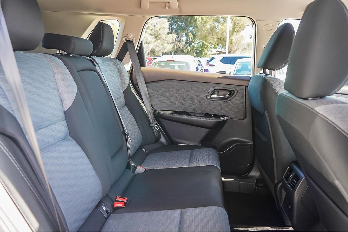 2024 Nissan X-TRAIL ST T33