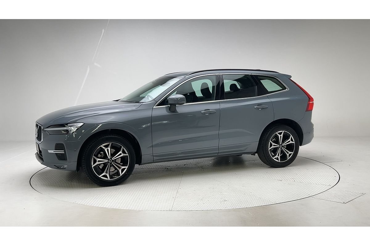 2022 Volvo XC60 B5 Momentum