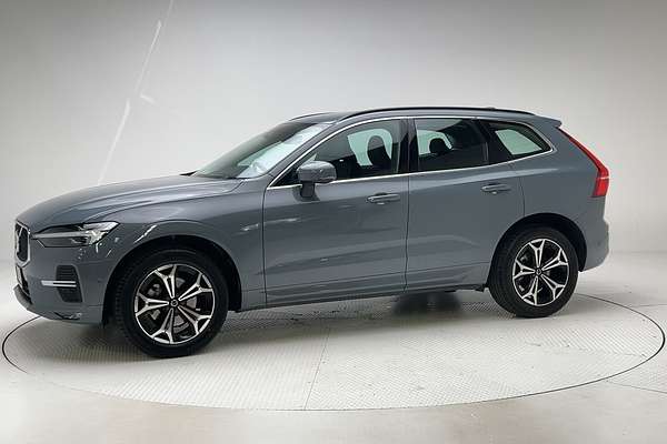 2022 Volvo XC60 B5 Momentum