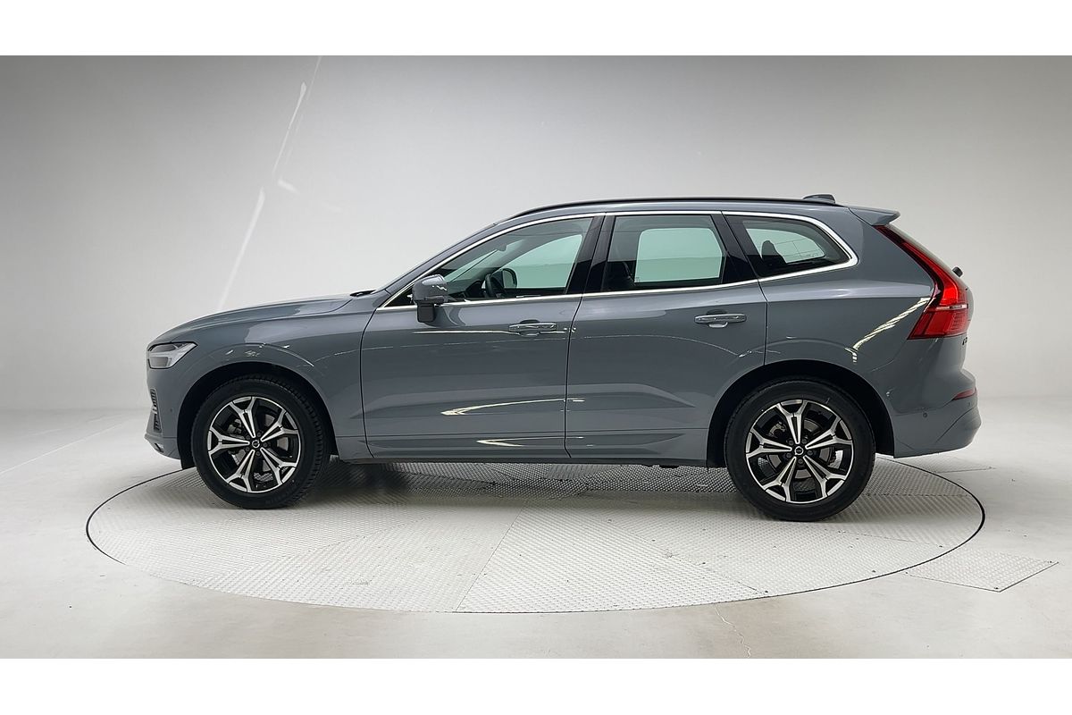 2022 Volvo XC60 B5 Momentum