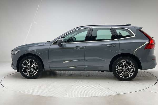 2022 Volvo XC60 B5 Momentum