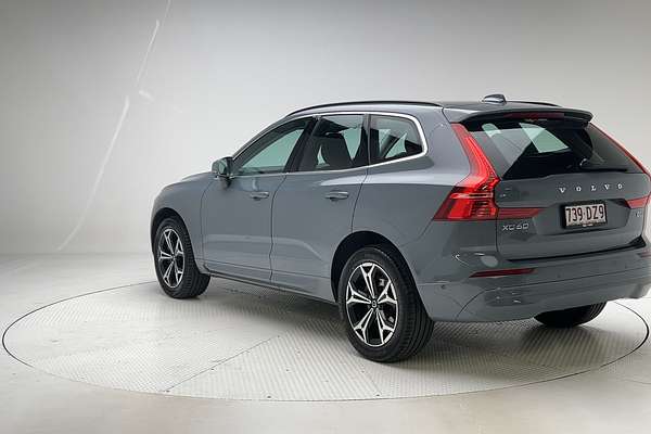 2022 Volvo XC60 B5 Momentum