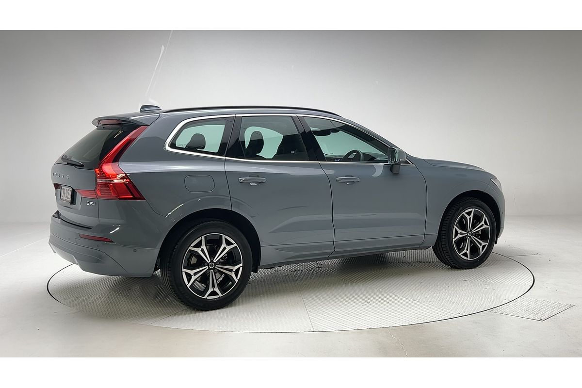 2022 Volvo XC60 B5 Momentum