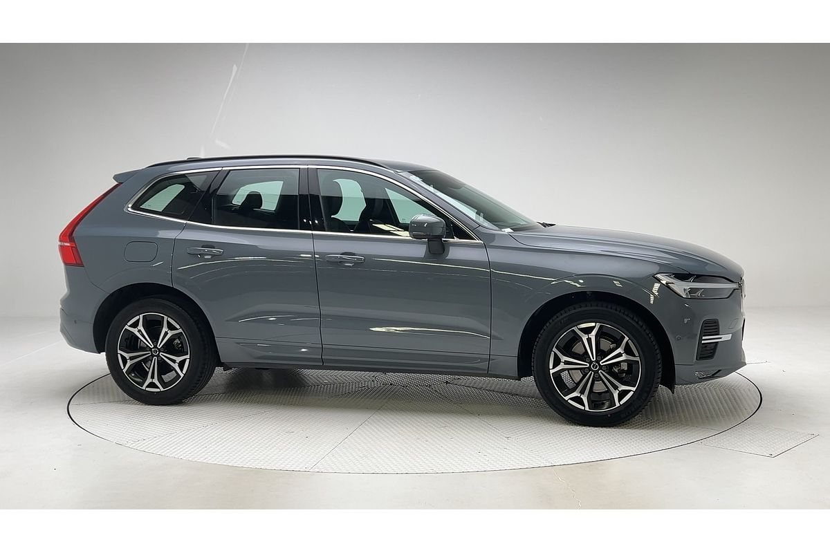 2022 Volvo XC60 B5 Momentum