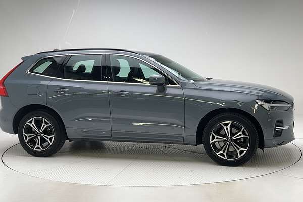 2022 Volvo XC60 B5 Momentum