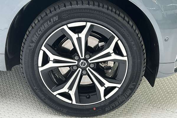 2022 Volvo XC60 B5 Momentum