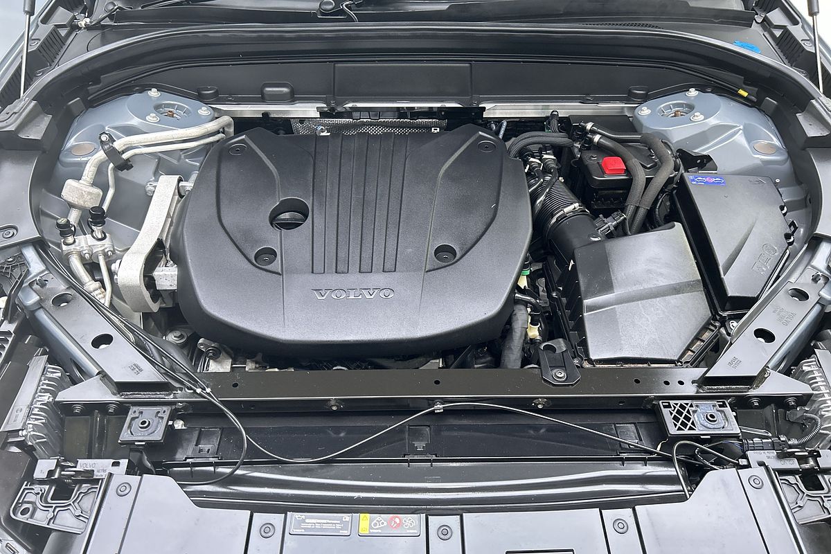 2022 Volvo XC60 B5 Momentum