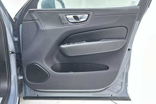 2022 Volvo XC60 B5 Momentum