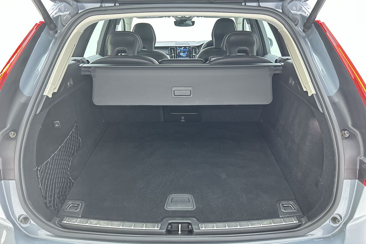2022 Volvo XC60 B5 Momentum