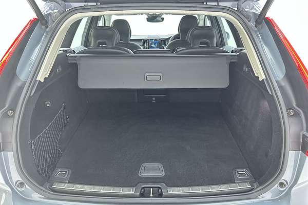 2022 Volvo XC60 B5 Momentum