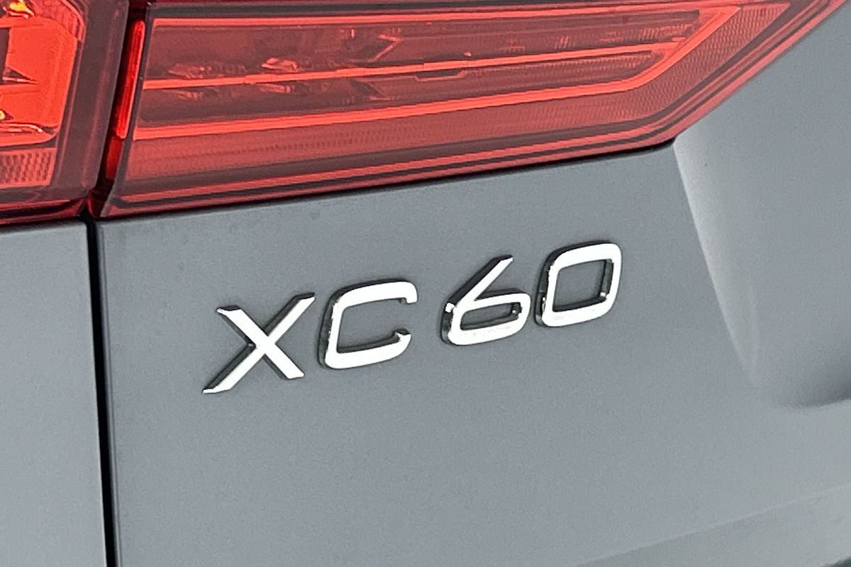 2022 Volvo XC60 B5 Momentum
