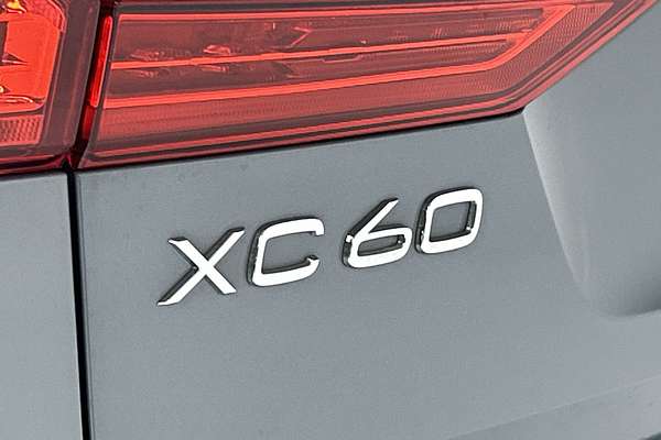 2022 Volvo XC60 B5 Momentum