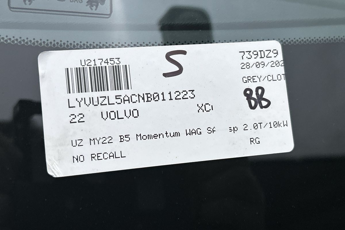 2022 Volvo XC60 B5 Momentum