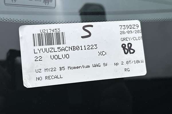 2022 Volvo XC60 B5 Momentum