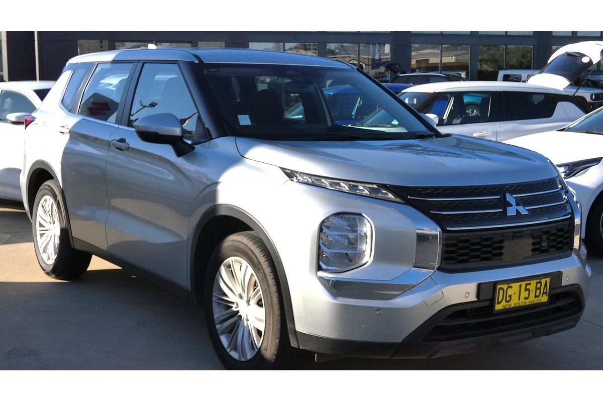 2023 Mitsubishi Outlander ES ZM