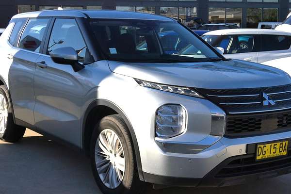 2023 Mitsubishi Outlander ES ZM