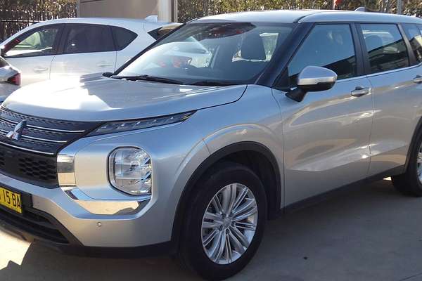 2023 Mitsubishi Outlander ES ZM