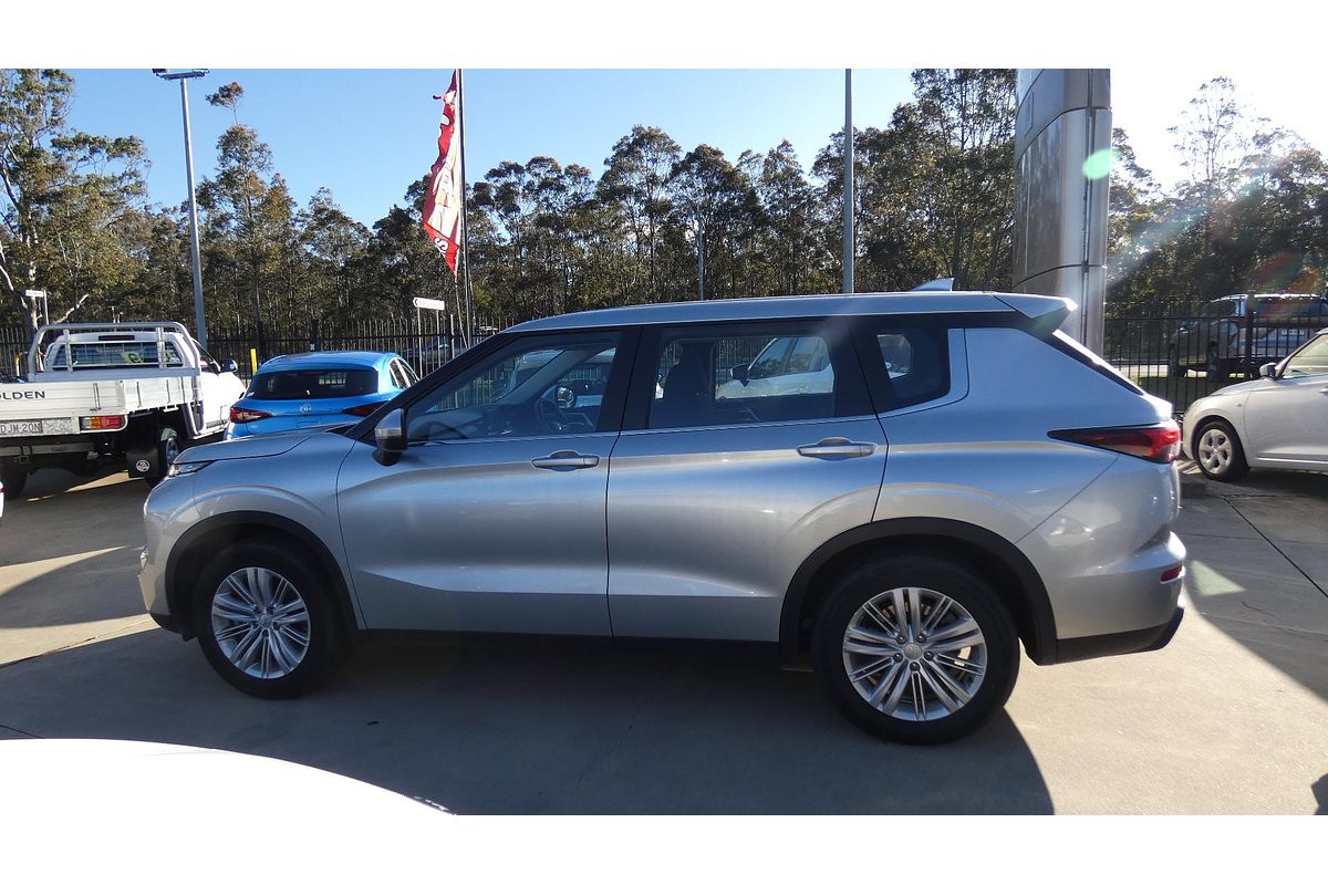 2023 Mitsubishi Outlander ES ZM