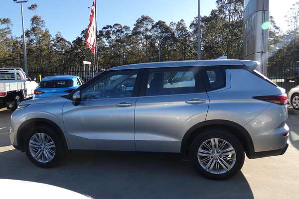 2023 Mitsubishi Outlander ES ZM